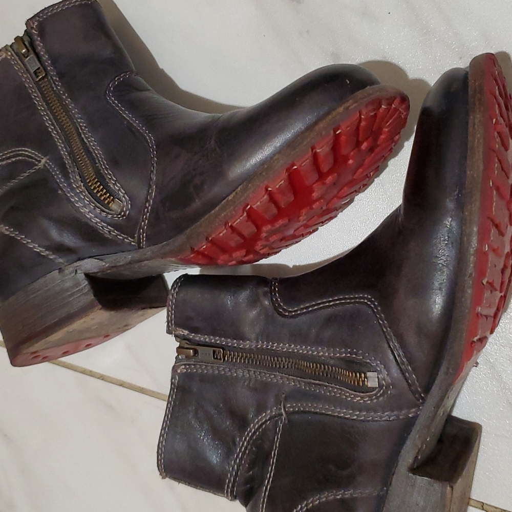 Women's BEDSTU Black Leather Ankle Boot, size 8.5